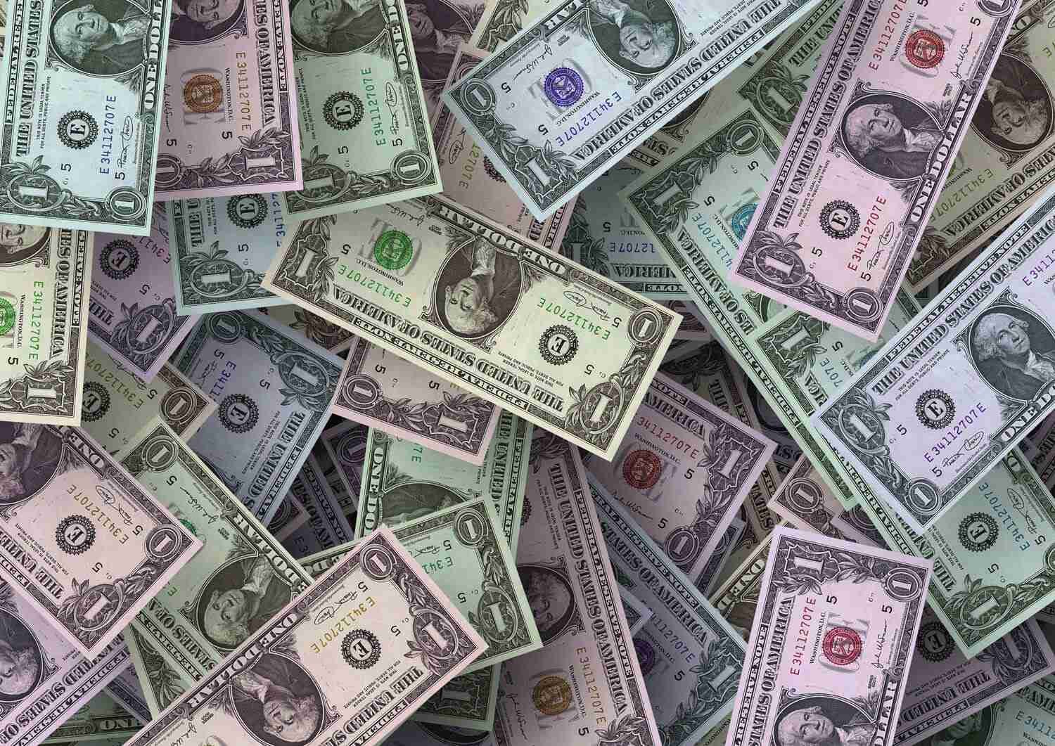 Dollar Surges: Billions in Cash Hit the Table Amid Market Fears